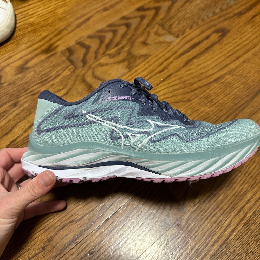 Mizuno wave rider 27, women size 9.